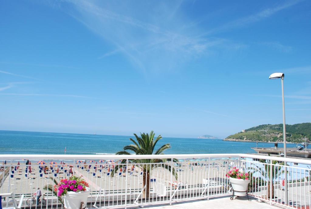 Hotel Villa Eleonora Scauri  Kültér fotó